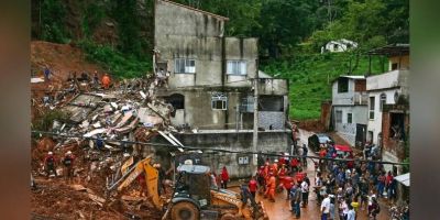 Chega a 64 o número de mortos após fortes chuvas em Minas Gerais