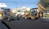 Começa a aplicação da manta asfáltica na Rua Benjamin Constant, em Camaquã