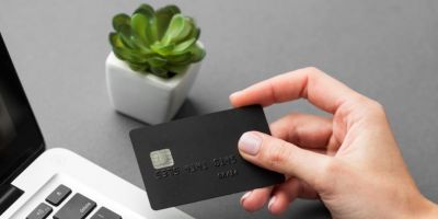 Uso de cartão corporativo digital ajuda negócios a organizar despesas por categoria