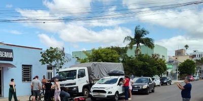 Ciclista fica ferido após colisão com carro no centro de Camaquã