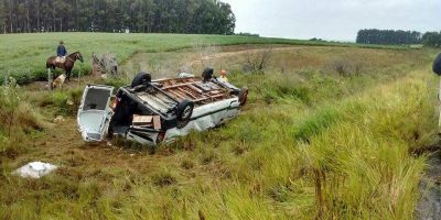 Van capota e deixa múltiplos feridos na ERS-471 em Canguçu 