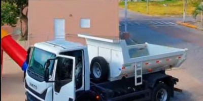 Tapes recebe caminhão basculante para reforçar a frota do município
