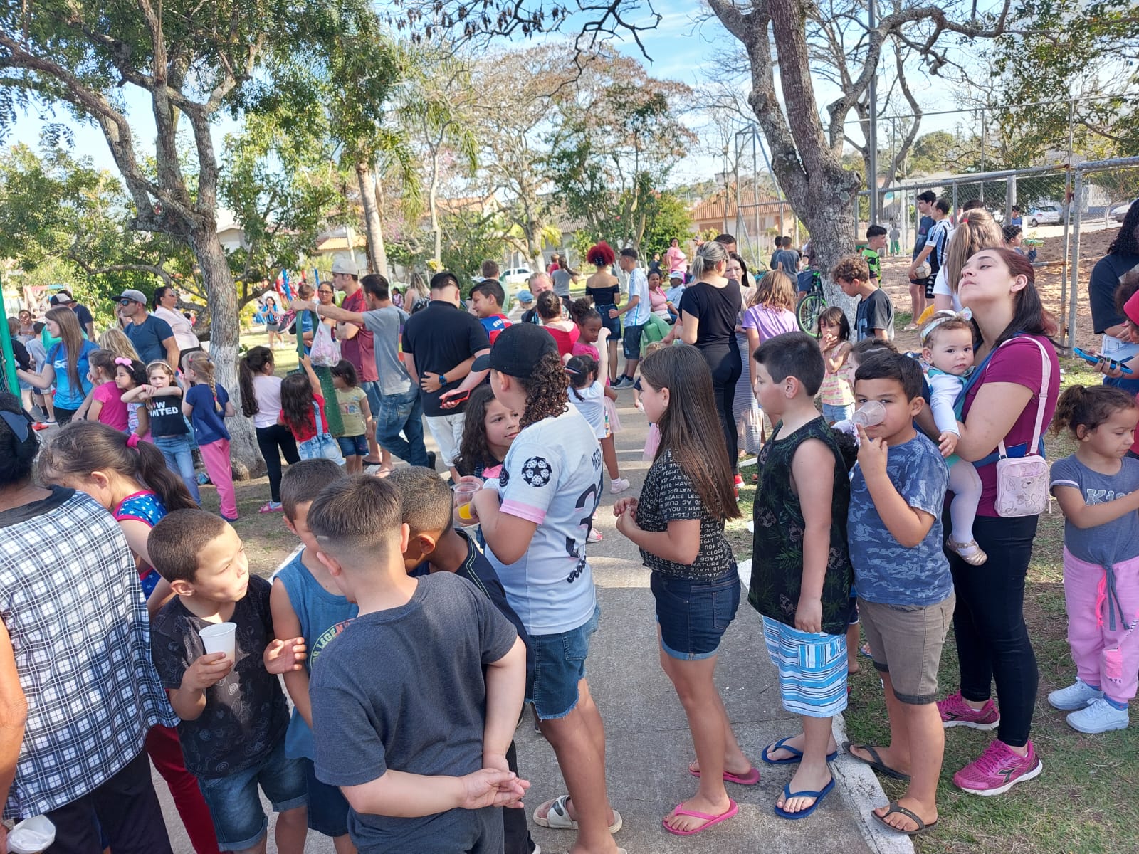 Festa para crianças na Praça Lola Zenker em Camaquã